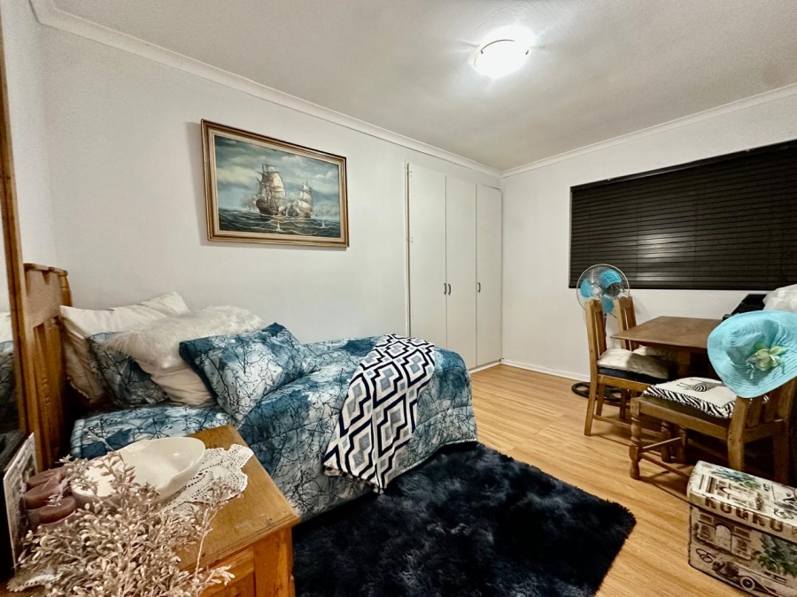 5 Bedroom Property for Sale in Loucharmante Western Cape